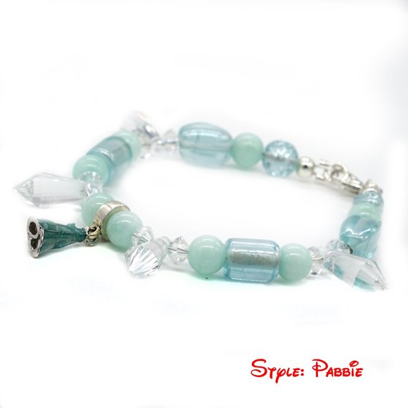 Disney theme bracelets with figurine character included. - Picture 5 of 7